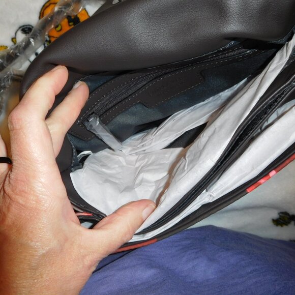 NWT SIMPLY VERA WANG GARRISON CROSSBODY RED ROSE BLOSSOM - Picture 7 of 15